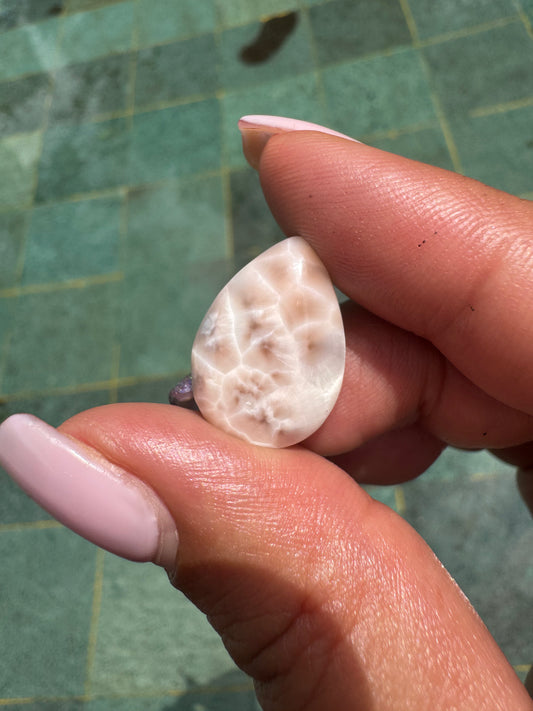 Pink Larimar 28 (Natroliet)